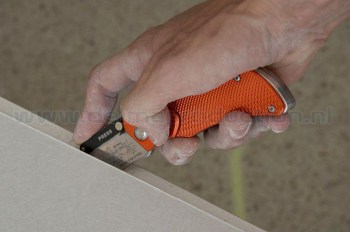 2730100-Drywall-and-carpet-cutting-blade-application-web