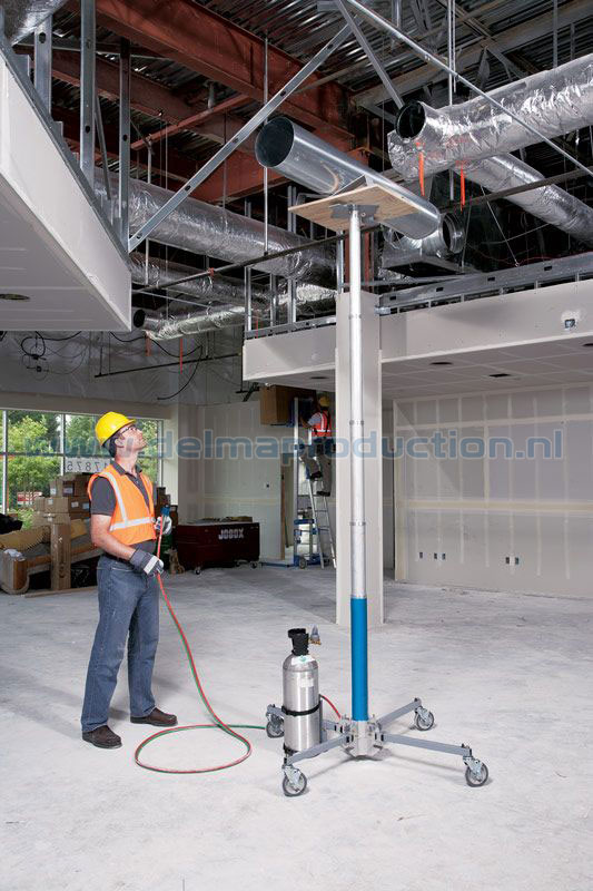 Platenlift pneumatisch 5,6 m met plateau + vertikaal (11)