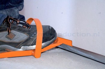 27300200-Wallboard-foot-lift-application-1-web